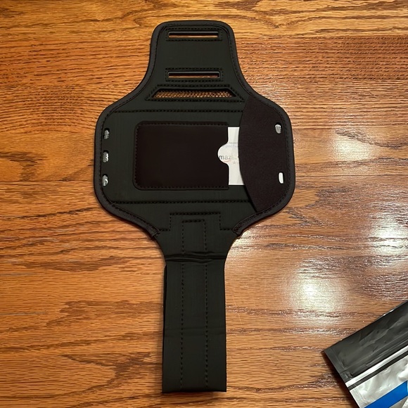 LOVPHONE Sports Armband for IPhones. Holds Key, Earbuds & Card. Rosy/Black. NEW! - Picture 10 of 15